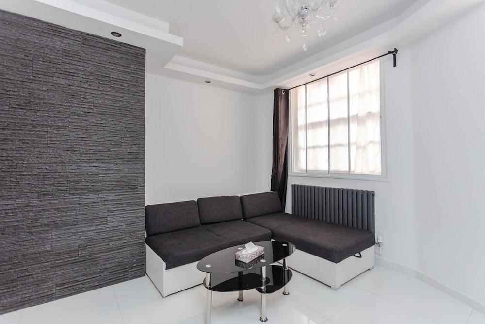 Stylish Apartment in the Heart of Shoreditch - Tap to explore photos