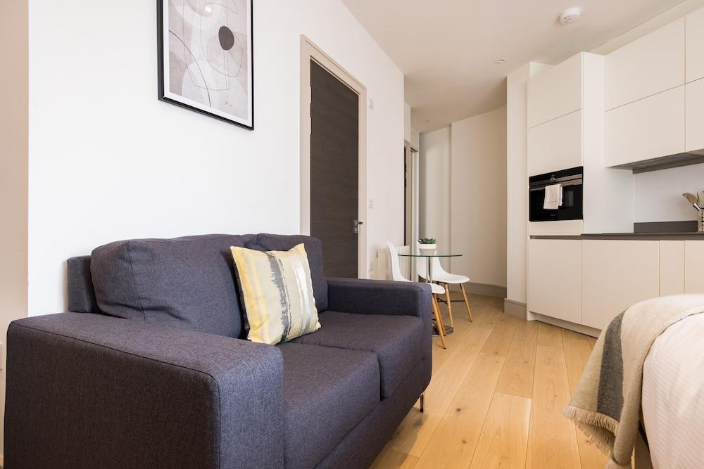 The Kingston Upon Thames Apartme - Tap to explore photos