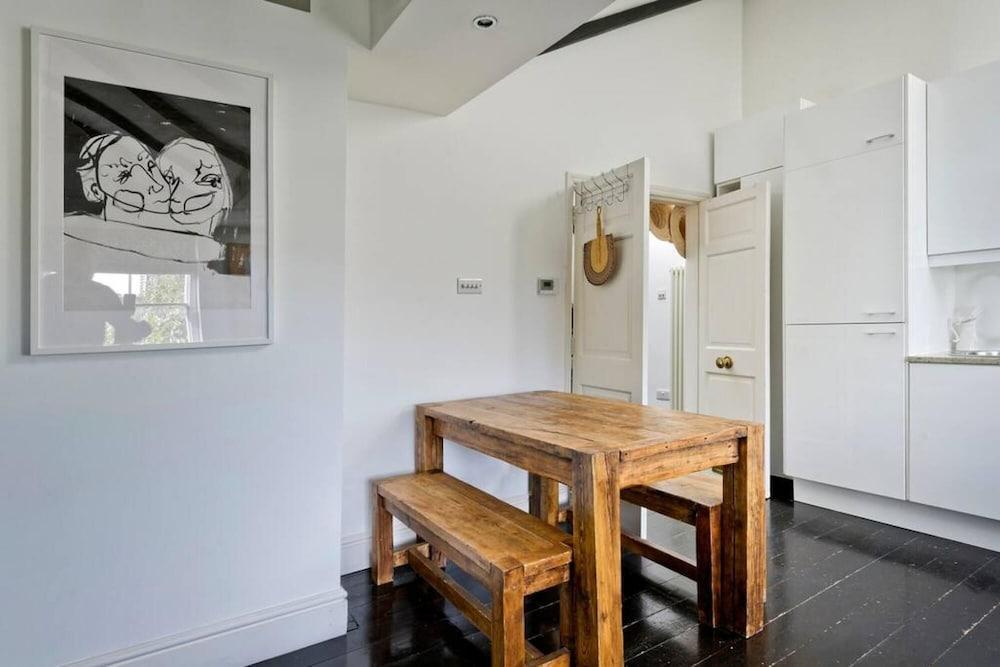Bohemian Loft Style 1 Bed Apartment - Notting Hill Ladbroke Grove - Tap to explore photos