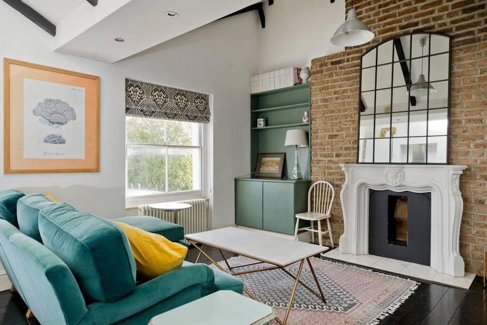 Bohemian Loft Style 1 Bed Apartment - Notting Hill Ladbroke Grove - Tap to explore photos