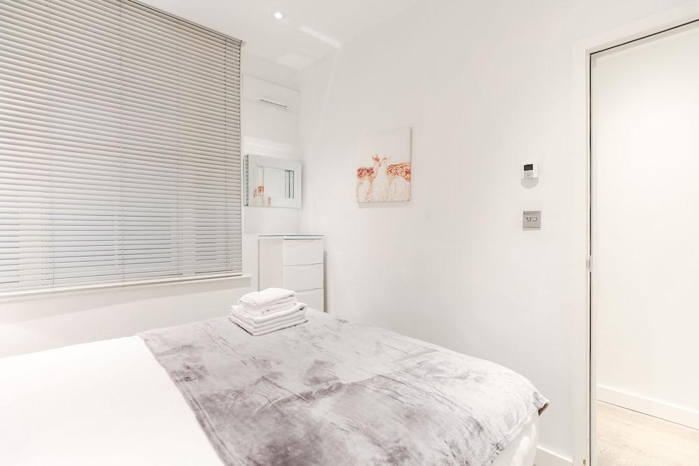 Trafalgar Square by Excel Apartments - Tap to explore photos