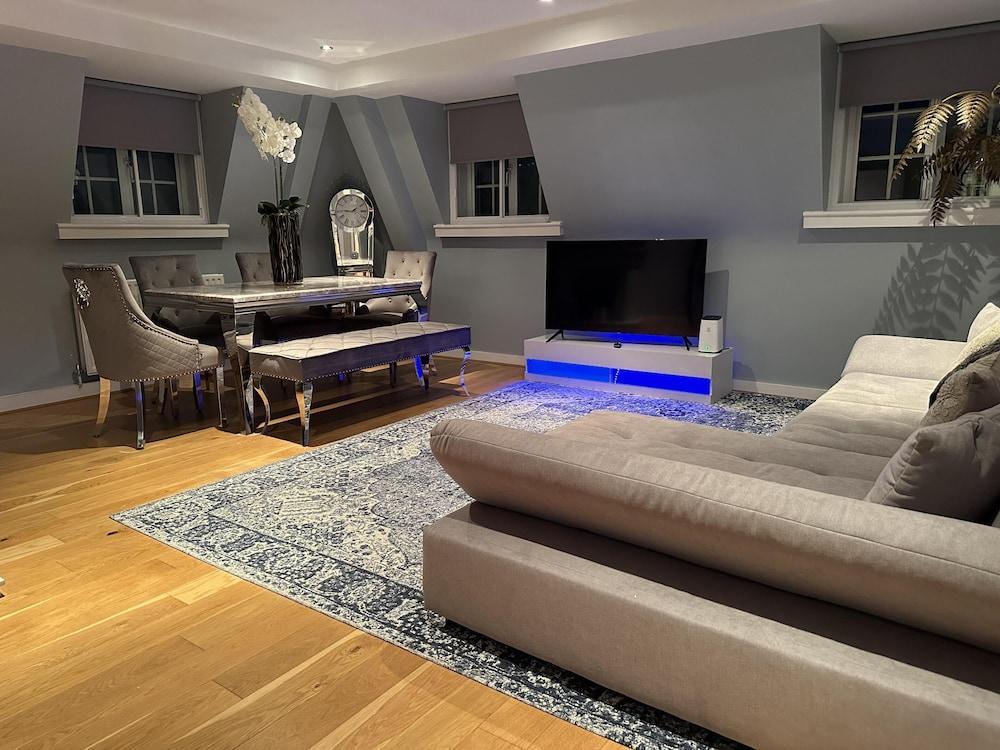 Immaculate 1-bed Apartment in Chelsea London - Tap to explore photos