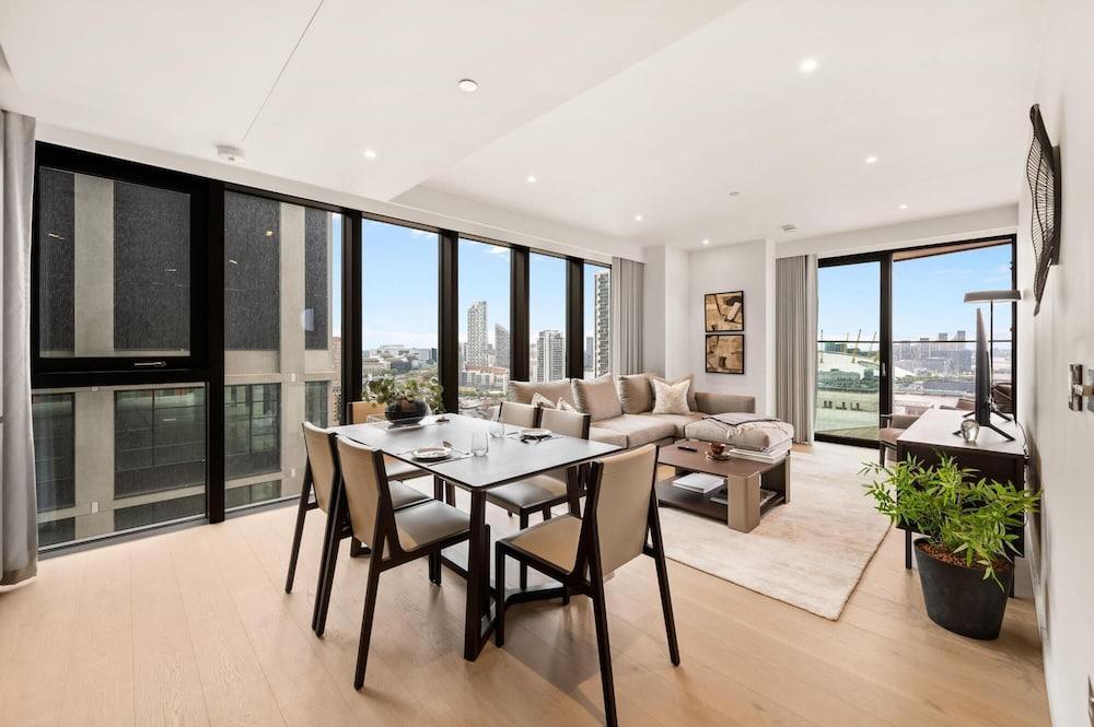 Luxury two Bedroom Apartment in East London s Docklands - Tap to explore photos