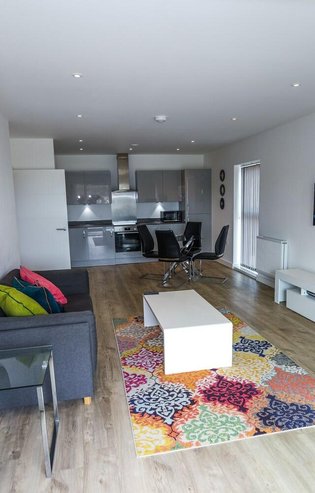 Captivating 1-bed Apartment in London - Tap to explore photos