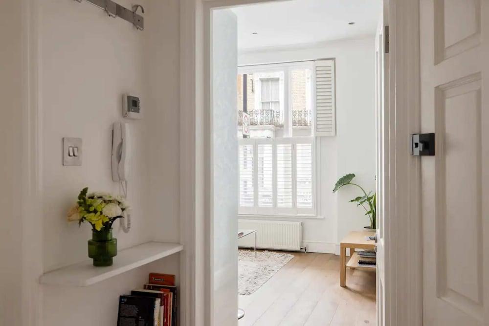 Bright & Beautiful 1BD Flat - Westbourne Park - Tap to explore photos