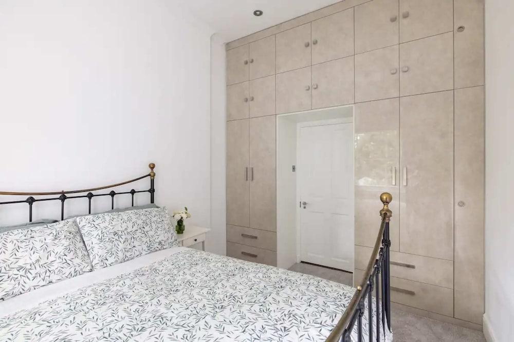 Bright & Beautiful 1BD Flat - Westbourne Park - Tap to explore photos