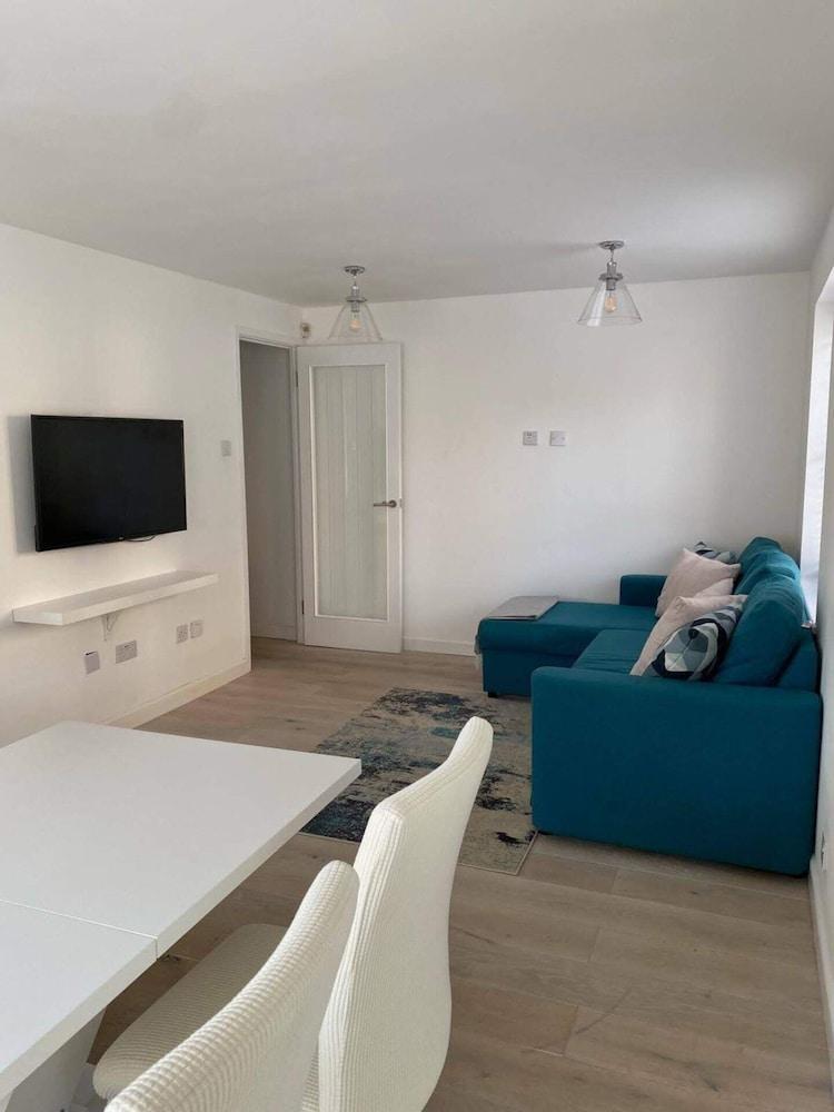Spacious and Cosy 2 Bedroom Flat in Bermondsey - Tap to explore photos