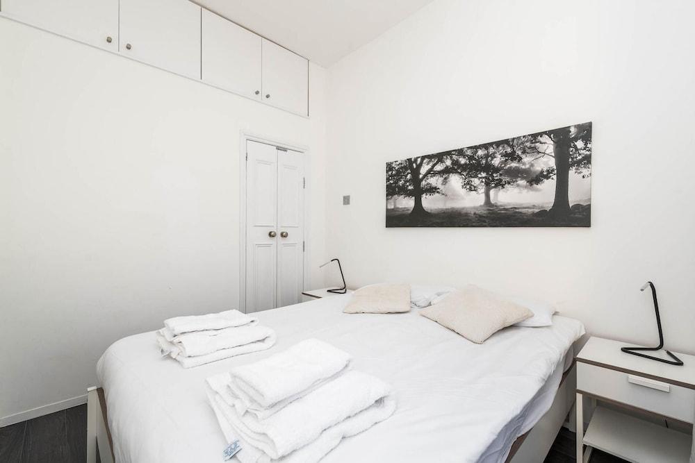 Fantastic 1BD Flat in the Centre - Tap to explore photos