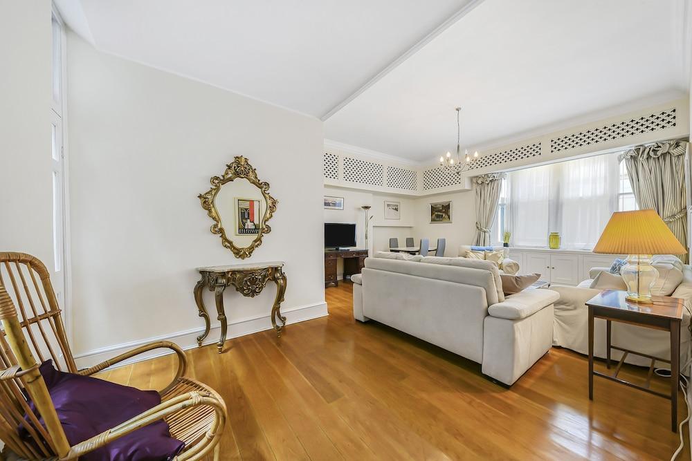 Kensington Queens Gate Apartment - Tap to explore photos
