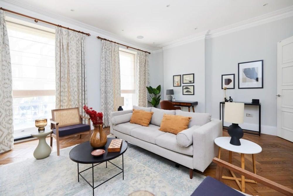 The Camden Place - Breathtaking 4bdr Flat With Garden - Tap to explore photos