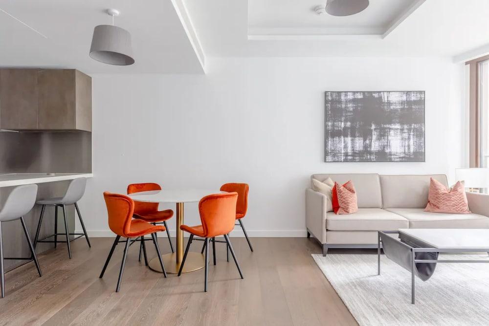 Luxurious 1BD Flat by the River Thames - Vauxhall - Tap to explore photos