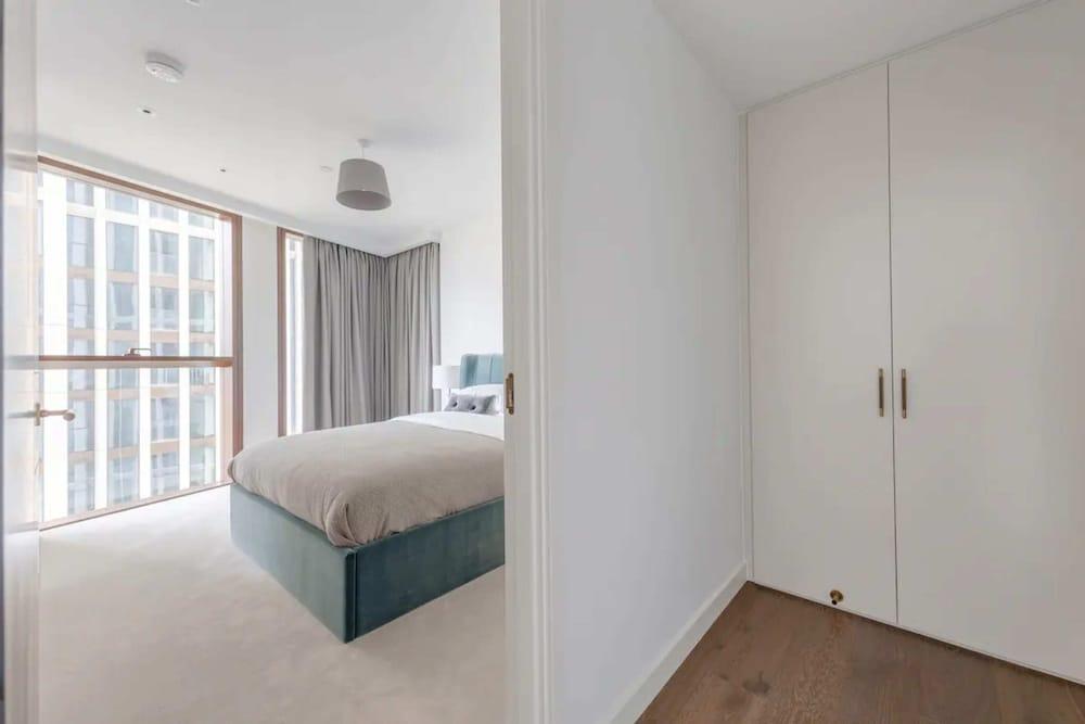 Luxurious 1BD Flat by the River Thames - Vauxhall - Tap to explore photos