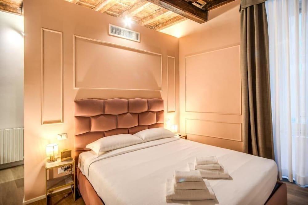MAGENTA COLLECTION CAPRANICA Room Type - Superior Room