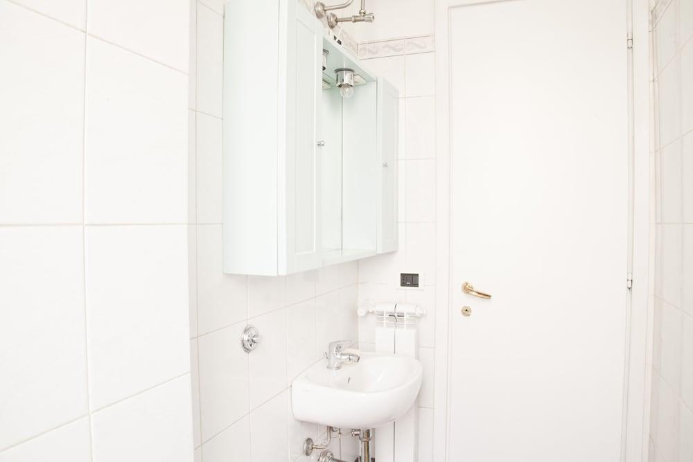 Kamchu Apartments Single Room Villa Ada 1 - Tap to explore photos