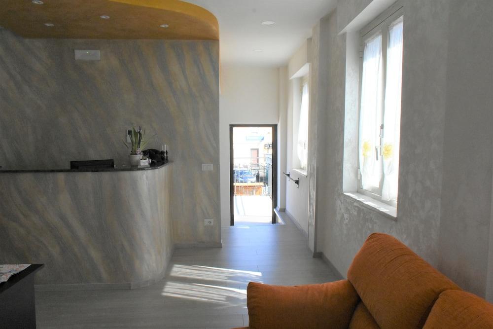 Albano Station Rooms - Tap to explore photos