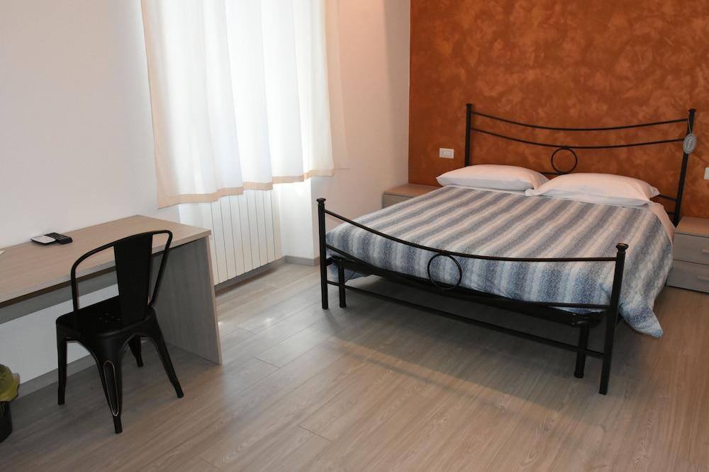 Albano Station Rooms Room Type - Deluxe Room