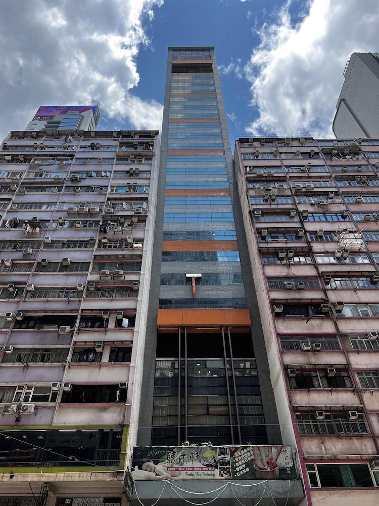 Hennessy Hotel - Tap to explore photos