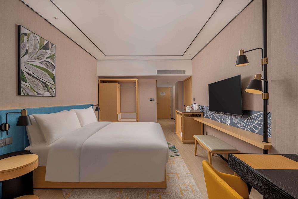 Hilton Garden Inn Guangzhou Baiyun Airport - Tap to explore photos