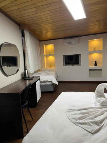 Gold Corner Hotel Room Type - Family Room