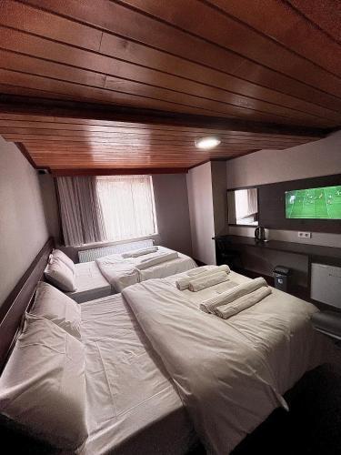 Gold Corner Hotel Room Type - Quadruple Room
