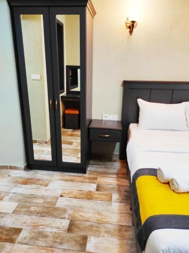 Lebon Hotel-Special Class - Tap to explore photos