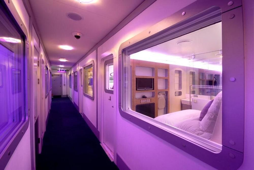 YOTELAIR Amsterdam Schiphol - Transit Hotel - Tap to explore photos