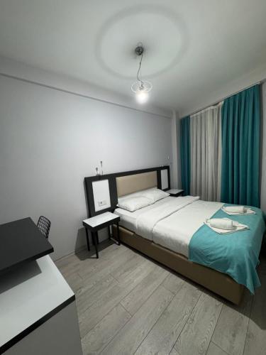 Arya Hotel