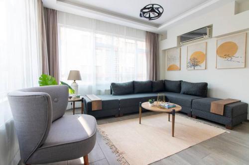 Pretty Corner Flat with Abundant Light in Kadikoy - Tap to explore photos