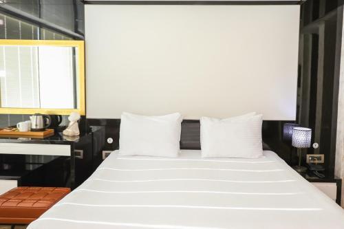 The Hera Platinum Hotel Room Type - Double Room with Spa Bath