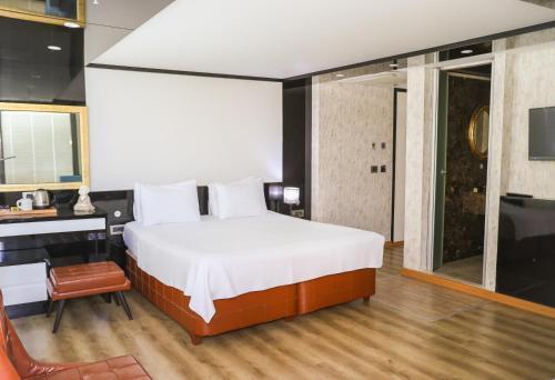 The Hera Platinum Hotel Room Type - Double Room with Spa Bath