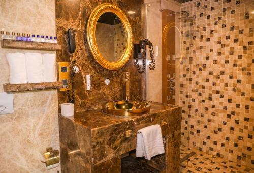The Hera Platinum Hotel Room Type - Standard Triple Room The Hera Platinum Hotel Room Type - Standard Triple Room