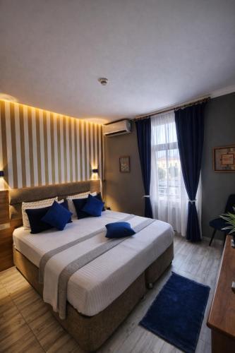 Mayata Gallery Room Type - Budget Double Room