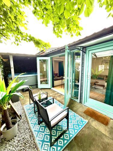 Caribbean style beach house with jacuzzi & private garden near Amsterdam