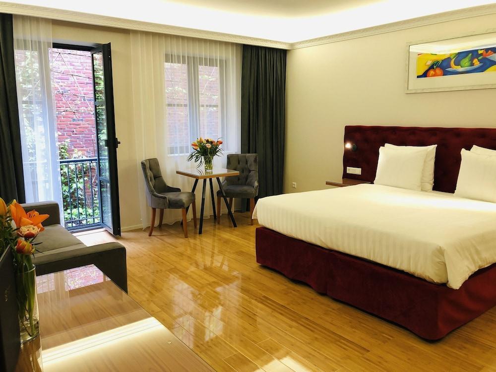 Chasse Residency Hotel - Tap to explore photos