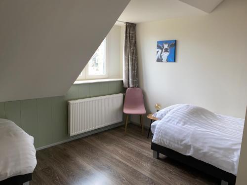 Vakantiehuis Overleek - Tap to explore photos