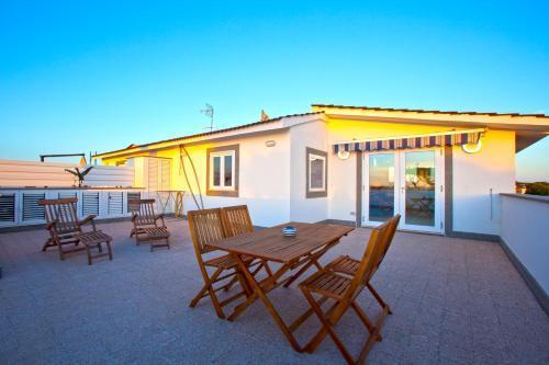 Surf and Windsurfer House Anzio Room Type - One-Bedroom House