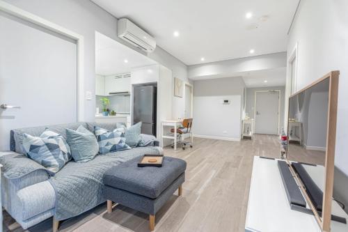 Comfy Designed 2BD w near Bennelong Bridge - Tap to explore photos