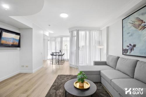 KozyGuru | Haymarket | Modern 1 Apt Best Location - Tap to explore photos