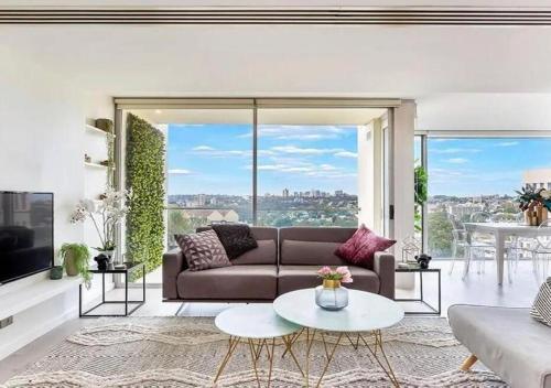 Stylish 2 Bed Apt +24/7 Concierge + Pool + Sauna - Tap to explore photos