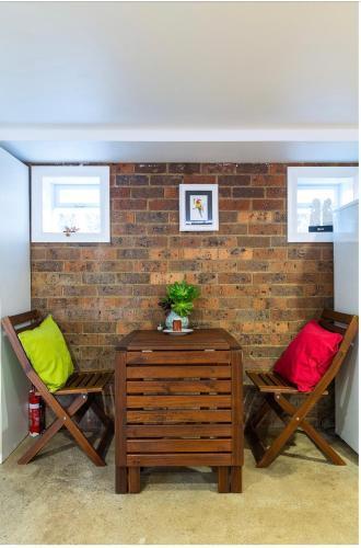 Modern & homely comfort - Tap to explore photos