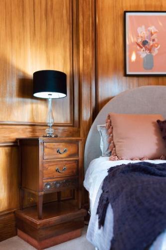 Olinda Enchanted Tower Spa Gas Log Fire and Netflix