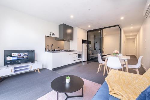 Bourke 2BR1BA Apt close to Chinatown centre Room Type - Two-Bedroom Apartment Bourke 2BR1BA Apt close to Chinatown centre Room Type - Two-Bedroom Apartment