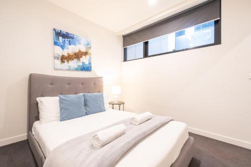 Bourke 2BR1BA Apt close to Chinatown centre - Tap to explore photos