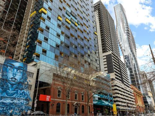CBD Modern 2B2B Apt, Indoor Pool Sauna, Nice view