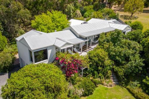 Spacious retreat with ocean views Room Type - Three-Bedroom House Spacious retreat with ocean views Room Type - Three-Bedroom House