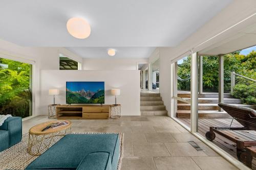 Spacious retreat with ocean views - Tap to explore photos