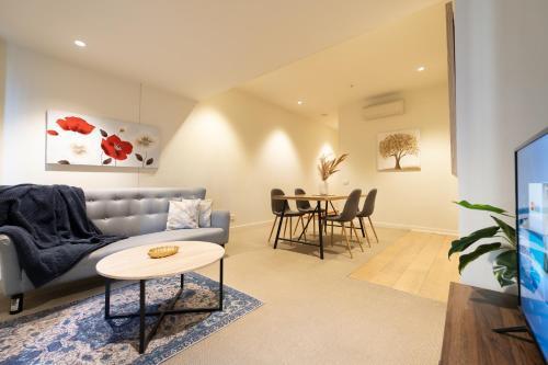 2BR apt pool gym balcony at William st MEL CBD - Tap to explore photos