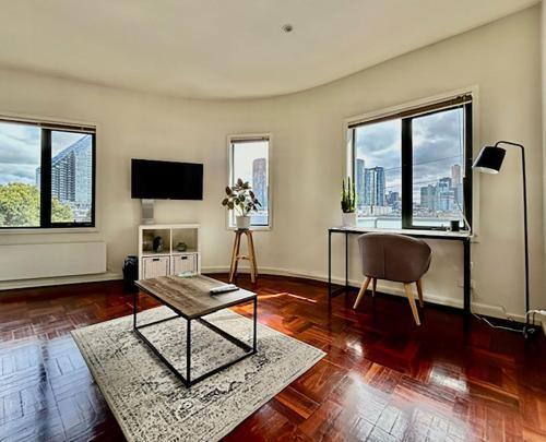 Superb City Views - Apartment, work or just relax! - Tap to explore photos
