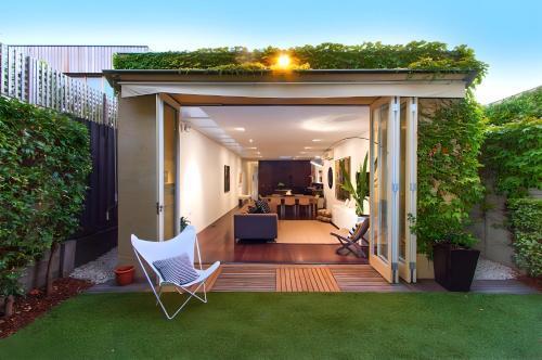 St Kilda Style - Stunning 3 Bedroom House Room Type - Three-Bedroom House