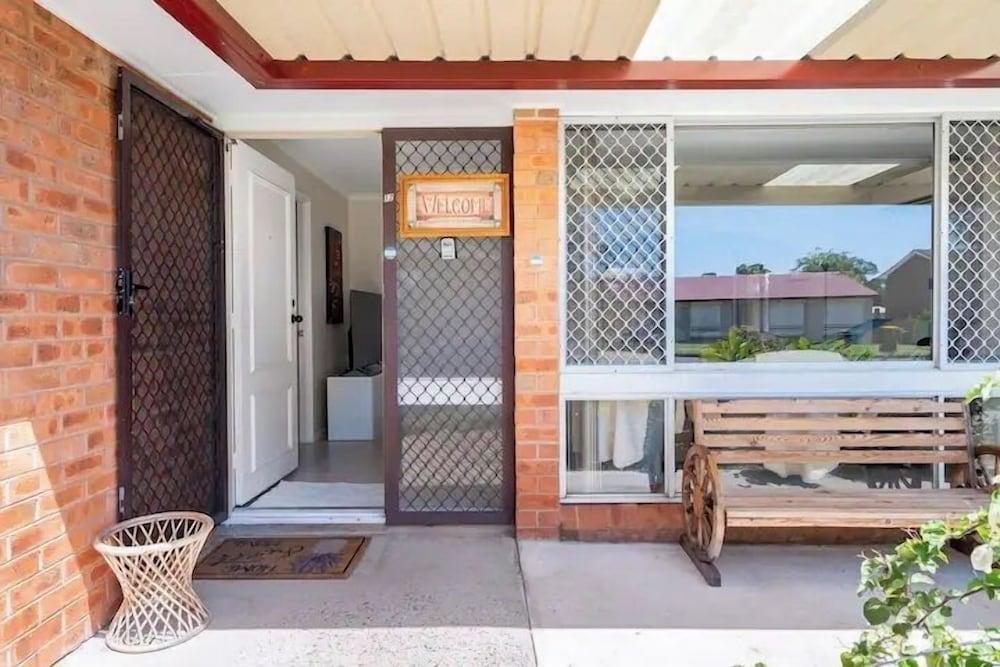 Cheerful 3 bedroom house with free parking